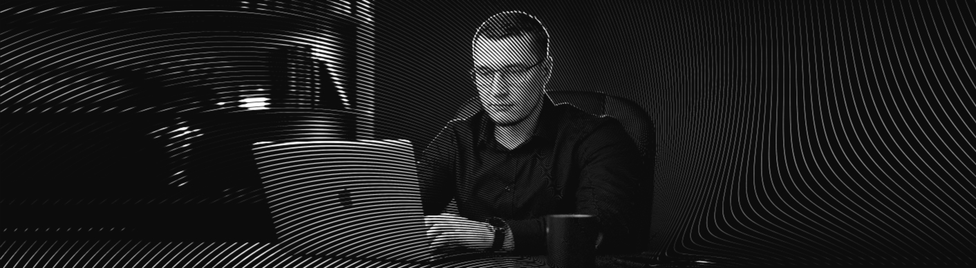 SEO-аналитика и рабочее пространство на ноутбуке